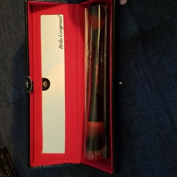 ⚠️Semi-Vintage⚠️ YBF -YOUR BEST FRIEND 4 Piece Makeup Brush Set & Case - Picture 2 of 13